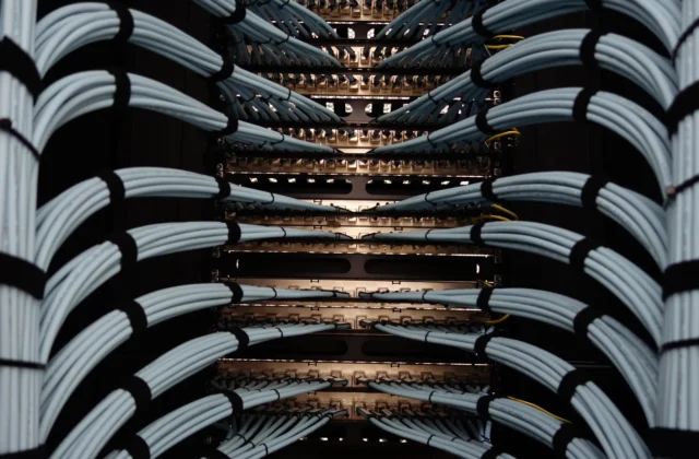 Cableado estructurado y corrientes débiles en instalación de edificio